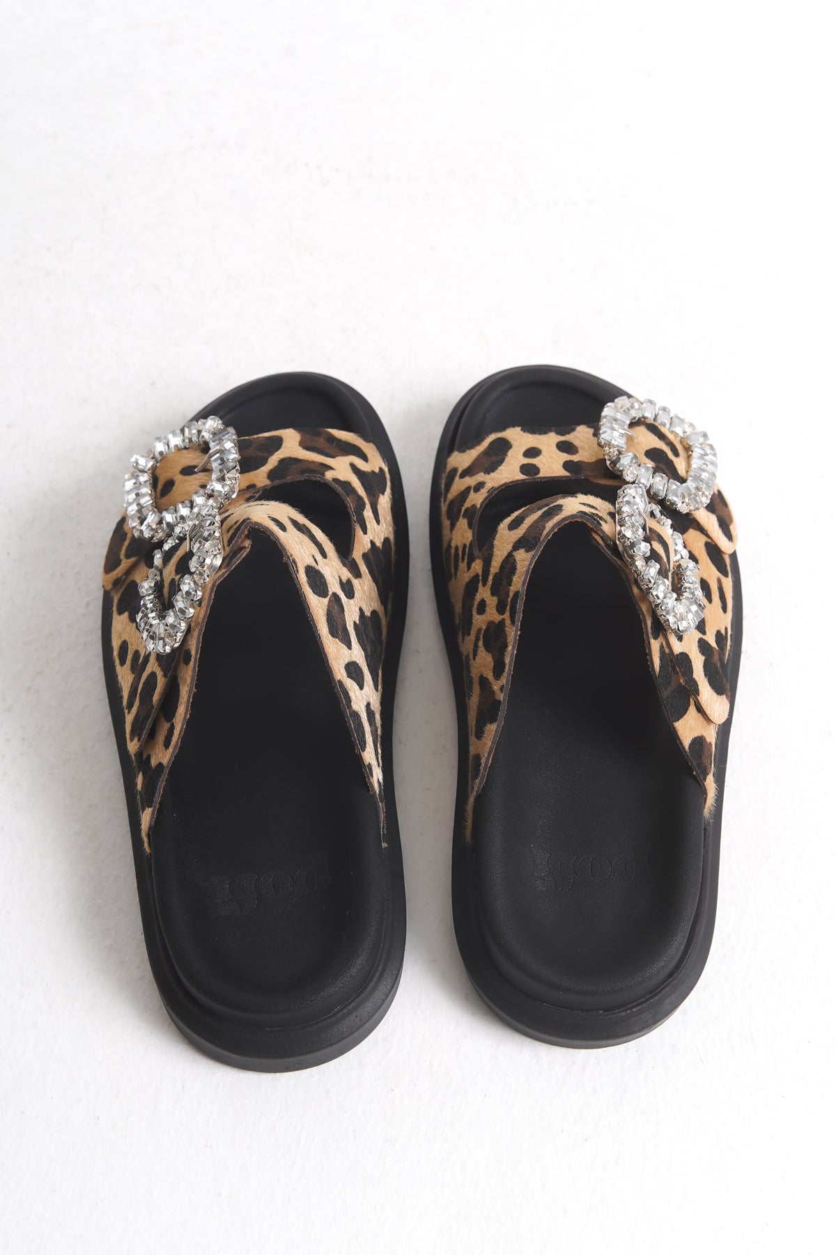 Leopar Taşlı Toka Detaylı Günlük Terlik
